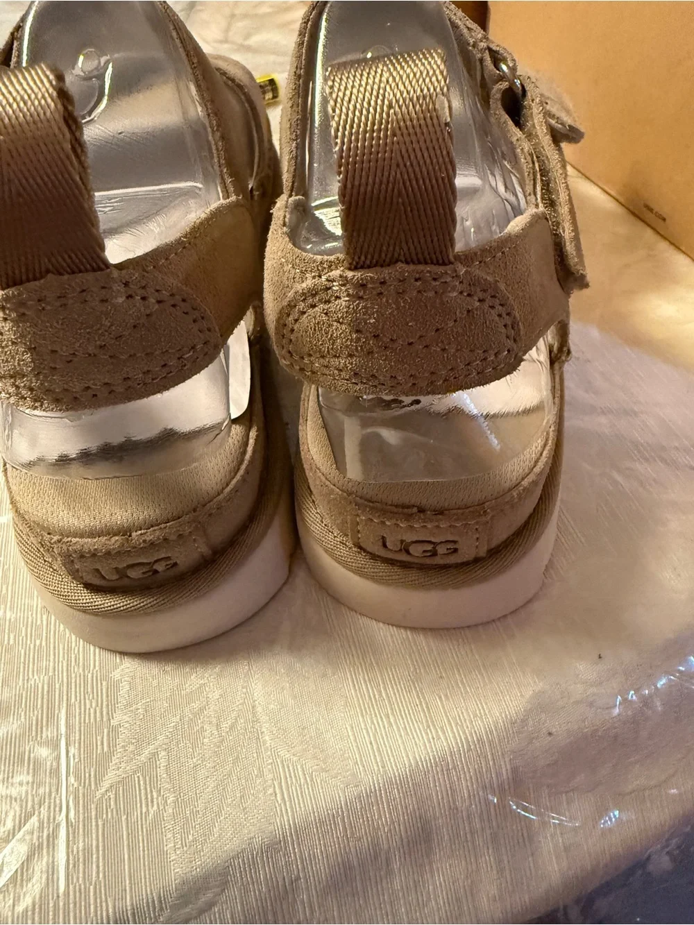 UGG Goldenstar Platform Sandals Women’s Size 9.5 Moss Suede Adjustable Comfort